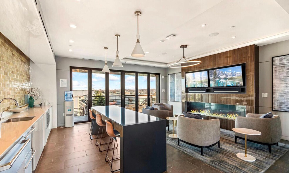 Rooftop lounge - 1211 Van St SE