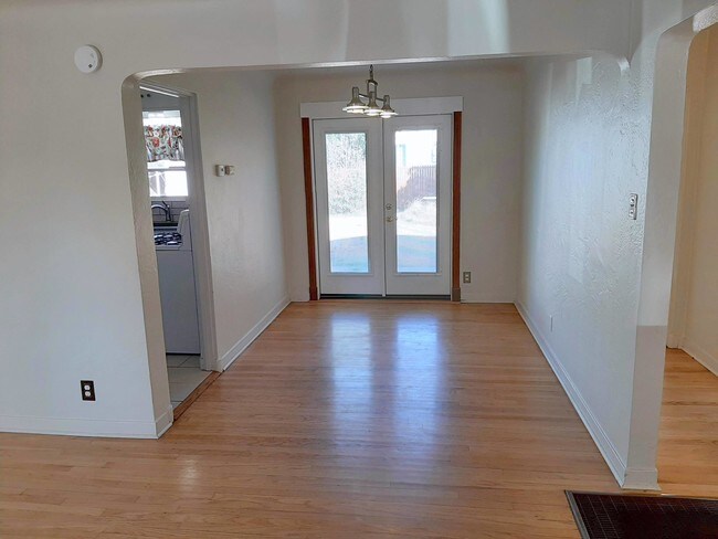 Building Photo - 808 Carlisle Blvd NE