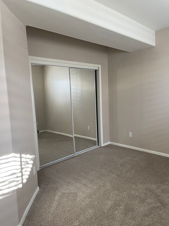 Building Photo - 66 Wild Rose Dr