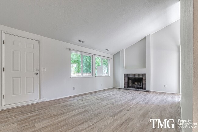 Building Photo - Amazing Open concept Condo in a secluded c...