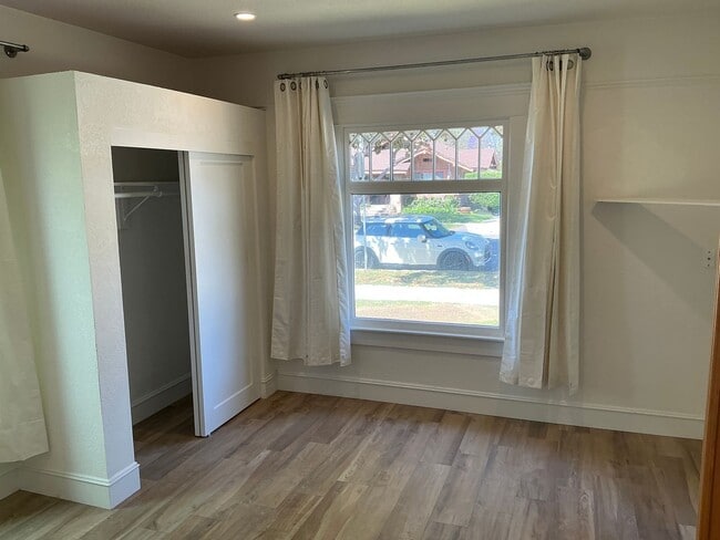 Building Photo - Beautiful 4 Bedroom 2 Bath Home in Old Tow...
