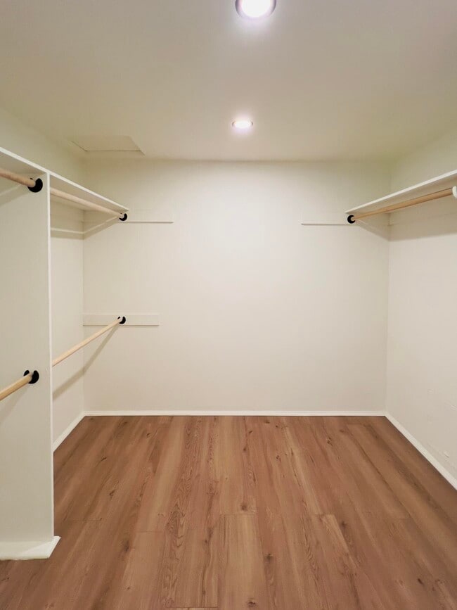 Building Photo - 251 E La Verne Way
