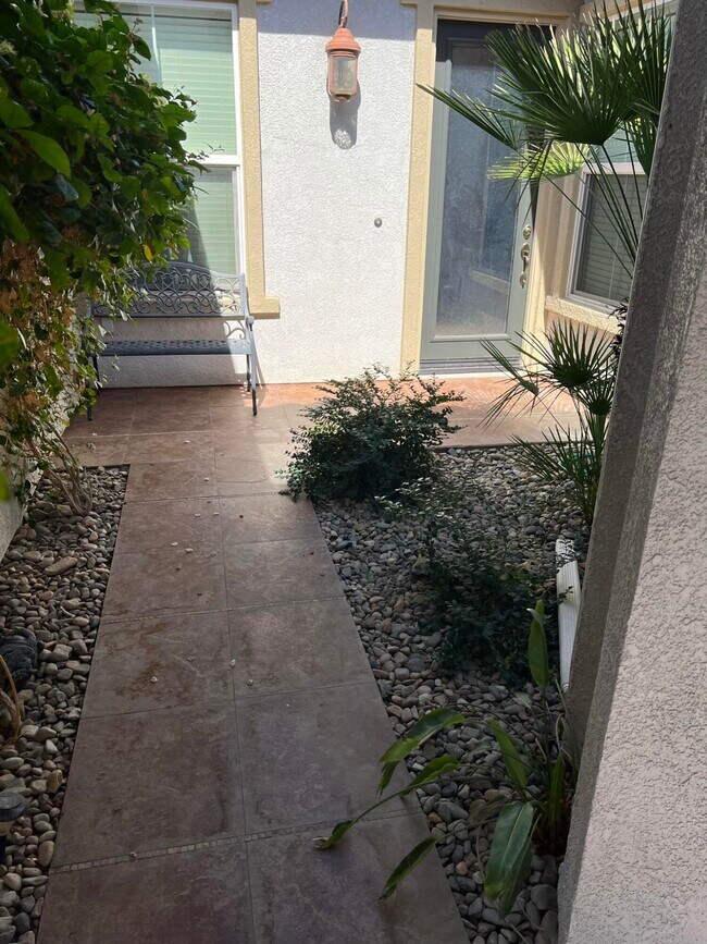 Building Photo - 59 Shoreline Dr