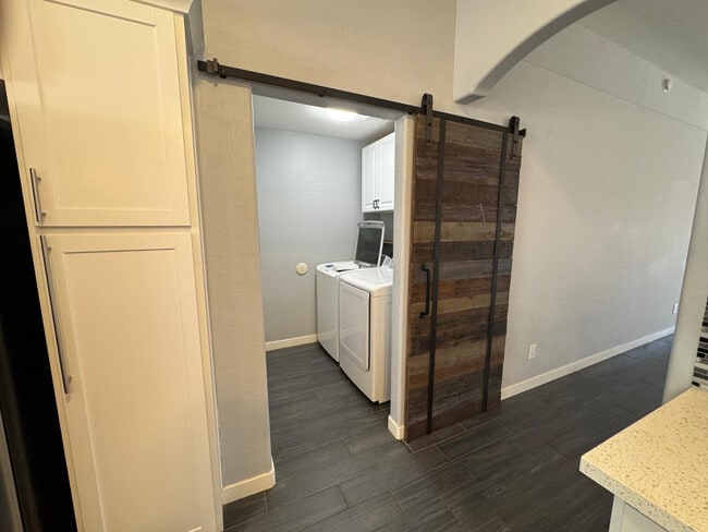 Building Photo - 24 S Willow Creek St