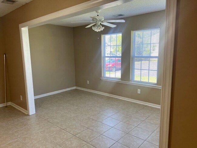 Building Photo - 3806 Maypop Cir