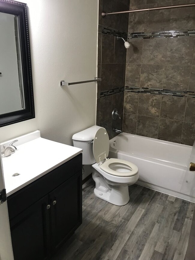 Building Photo - 742 Fairwood Dr