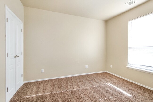 Building Photo - Great 4 bed, 2 bath, 2 car home in Edmond