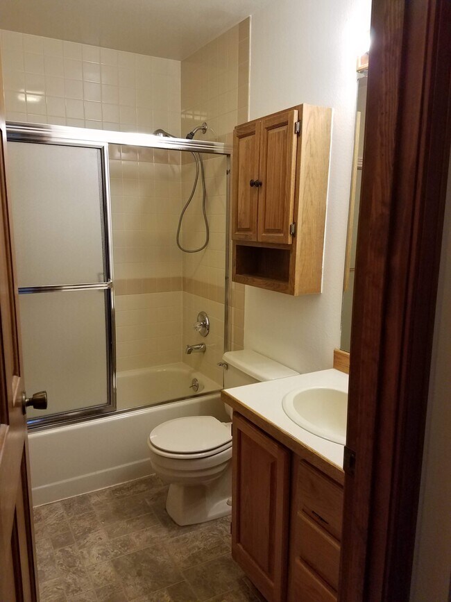 Second bathroom at end of hallway - 3031 E 42nd Ave