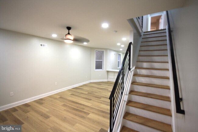 Building Photo - 5860 Osage Ave