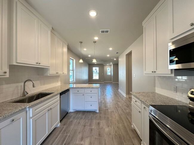 Building Photo - Coming Soon! 3 Bedroom 2 Bath Newly Constr...