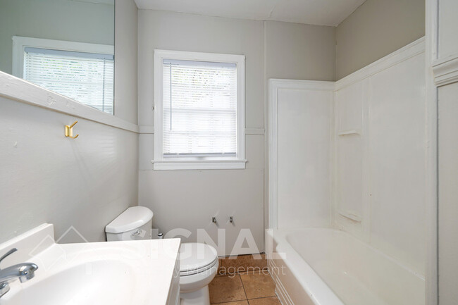 Building Photo - 768 79th Pl S
