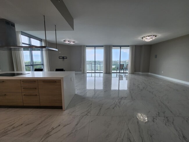 Building Photo - 17301 Biscayne Blvd
