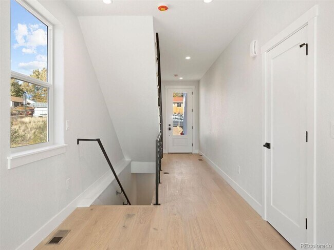 Building Photo - Brand New 4BD, 4BA Half-Duplex in Villa Park