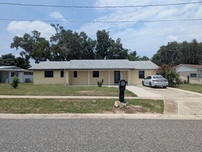 Building Photo - For Rent: 4 Bedroom, 3  Bathroom, Office/Den, Sunroom/Florida room, Large Shed, Huge backyard