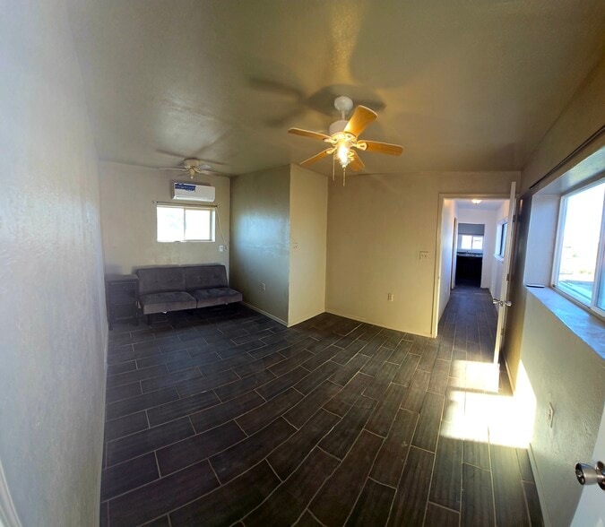 Building Photo - 348 Oasis Dr