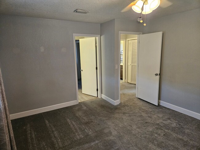 Building Photo - Stunning Jungle Terrace Oasis: Renovated 4...