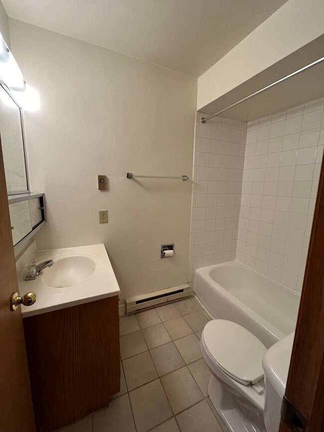 Building Photo - Cozy 1 Bedroom Apartment