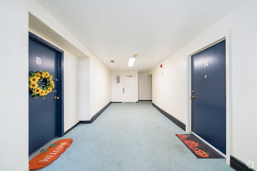 Hallway - Waveland Place Apartments
