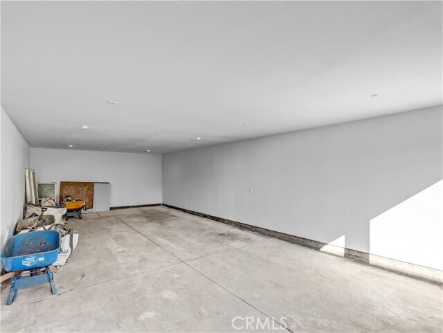 Building Photo - 1231 S Rowan Ave
