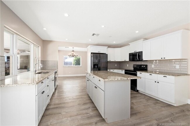 Building Photo - 4590 SE Glen Ridge Trail