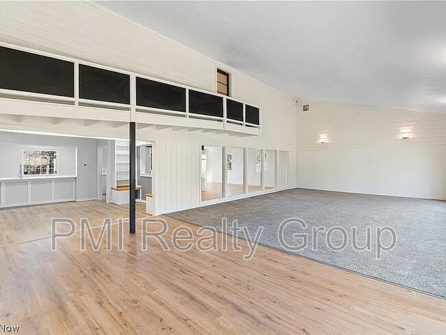 Building Photo - 607 Castle Blvd