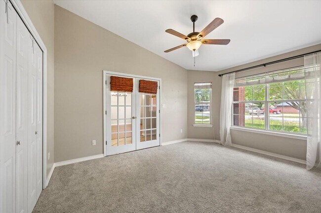 Building Photo - 1922 Coral St