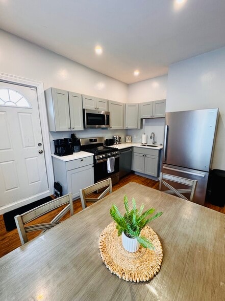 Building Photo - 28 Wabon St