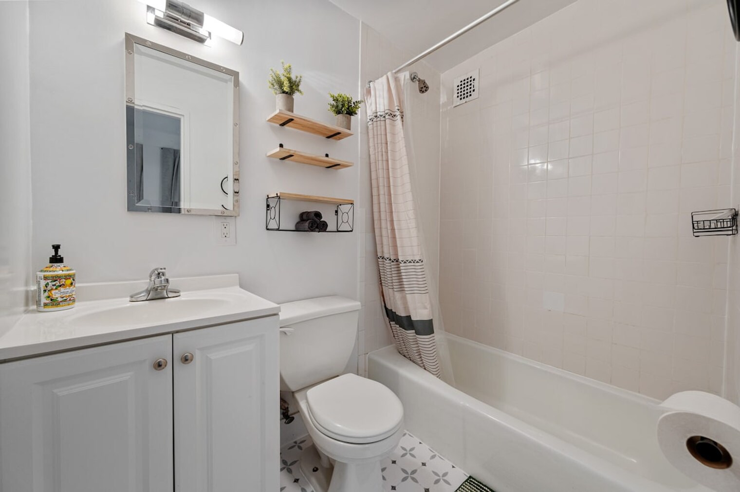 Building Photo - 132 E 45th St