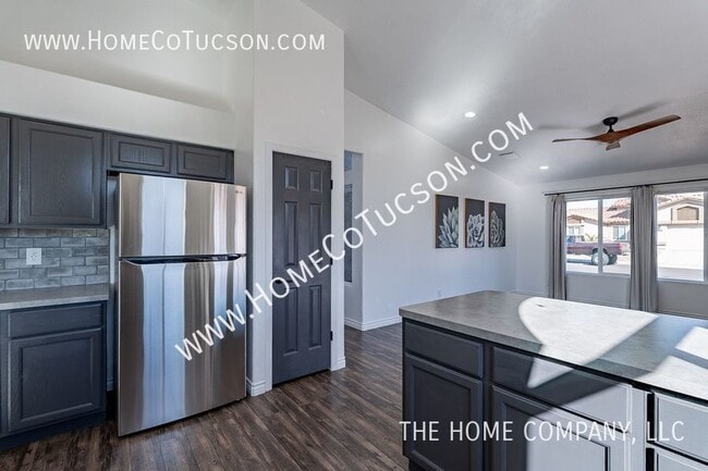 Building Photo - 2581 W Camino De La Joya