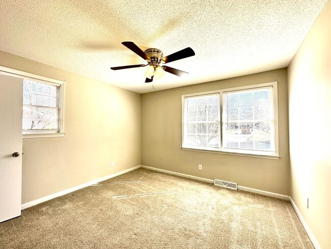 Building Photo - 4 Bedroom 2 Bath Home in Goose Creek