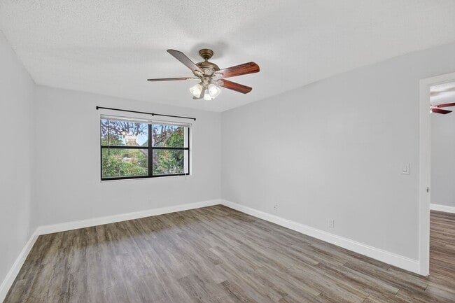 Building Photo - 5985 Forest Hill Blvd
