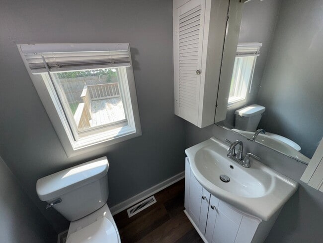 Building Photo - 3 Bed, 1.5 Bath Home with Huge Yard, Deck ...