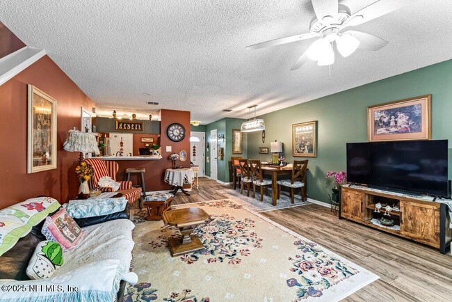 Building Photo - 3519 Rain Forest Dr W
