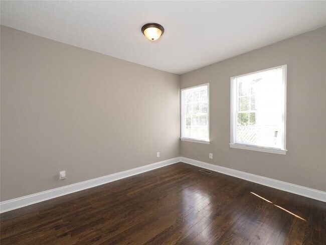 Building Photo - 2599 Eastwood Dr