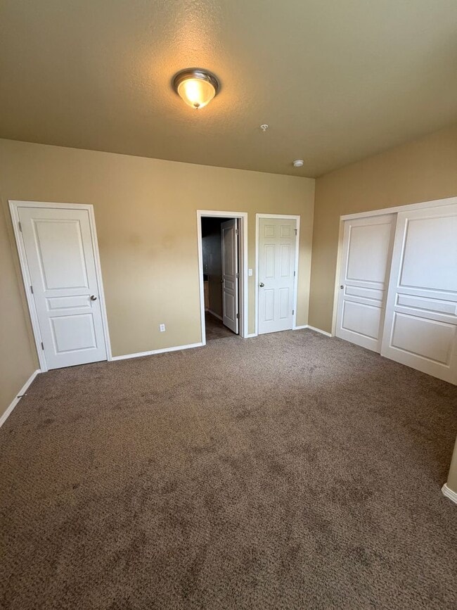 Building Photo - Modern Comfort Meets Easy Living in McKenzie Ridge Estates