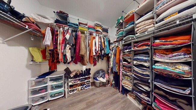 Building Photo - Spacious and Well Maintained 3 Bedroom Townhome in Woodward Oaks