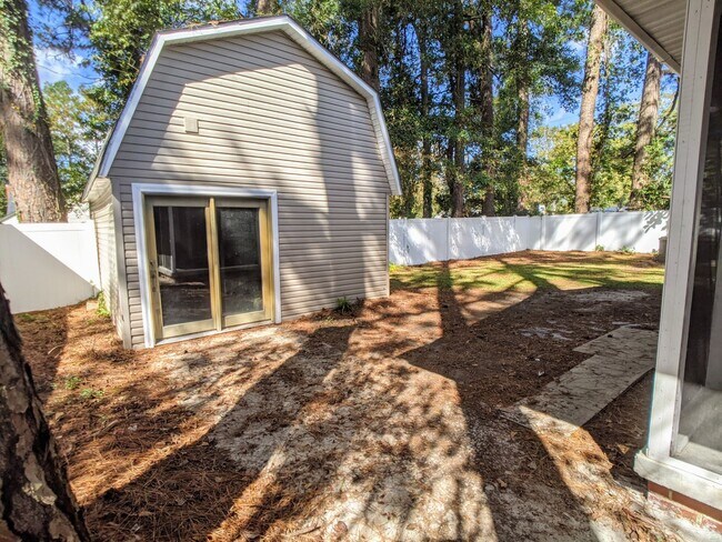 Building Photo - Lovely 3 Bedroom Rambler