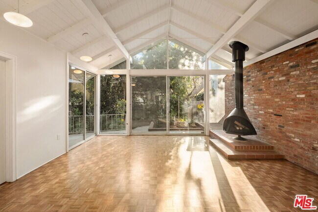 Building Photo - 440 24th St