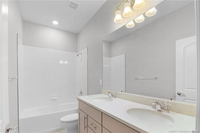 Building Photo - 10214 SW Captiva Dr