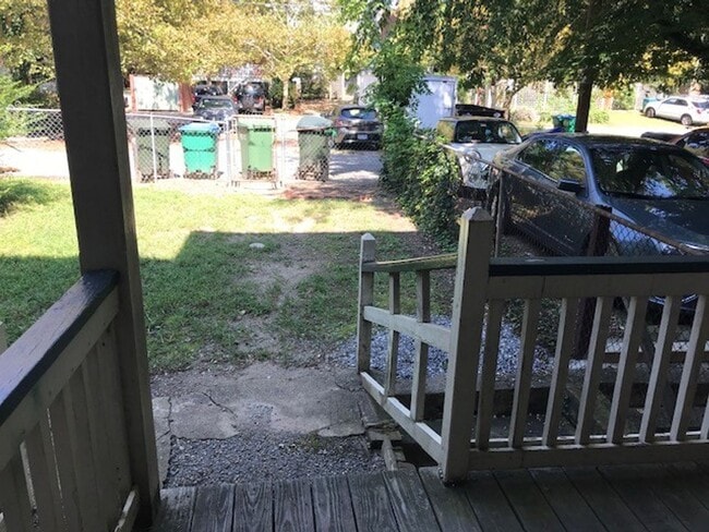 Building Photo - FLOY1614