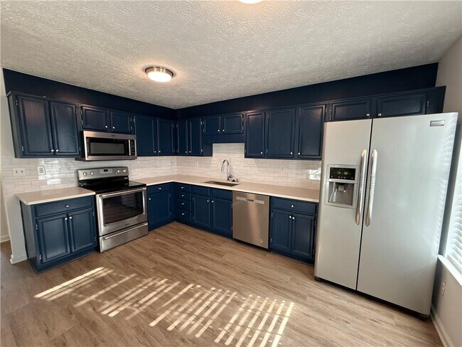 Building Photo - 3859 Meadow Creek Dr