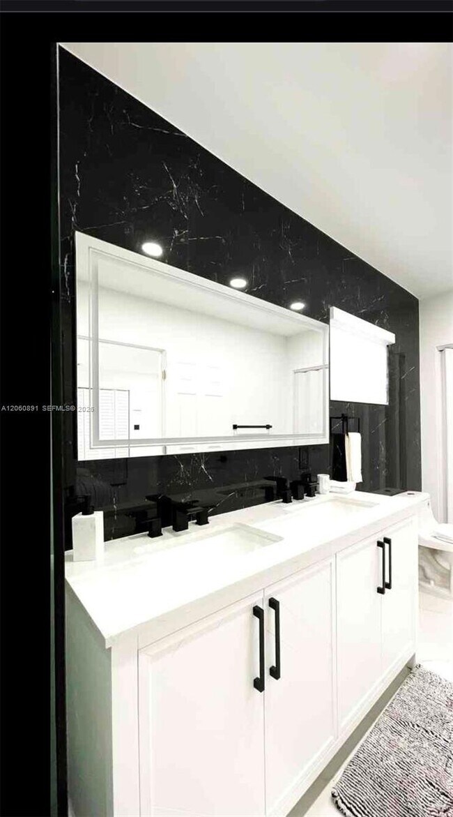 Building Photo - 301 SW 136th Ct
