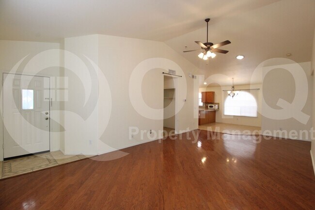 Building Photo - 1140 S Cholla St