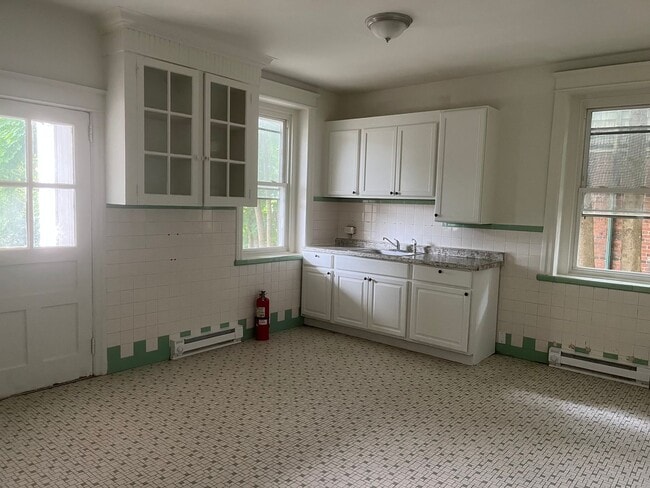Building Photo - Newly Renovated 3 Bedroom House