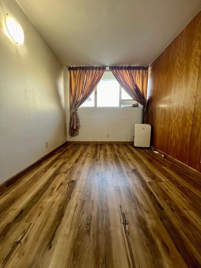 Building Photo - Charming 1/1/1 Ground Floor Unit with Lana...