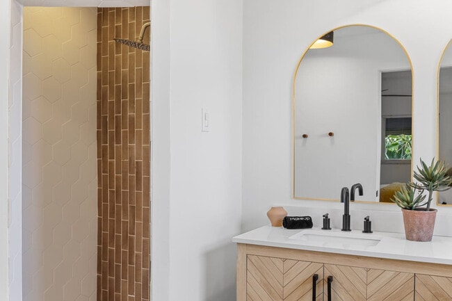 Building Photo - 460 Magellan Dr