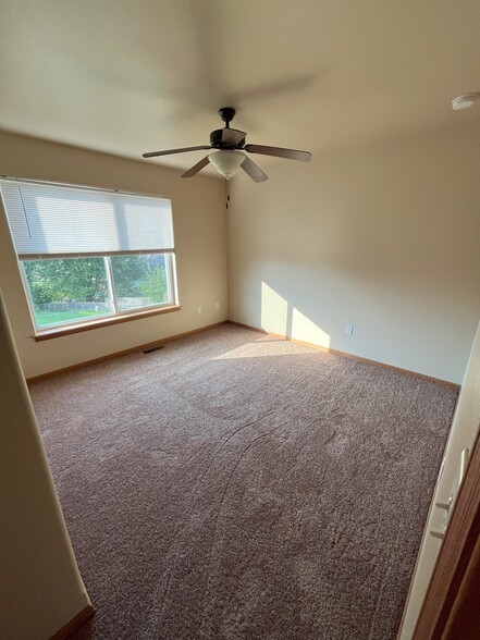 lower level bedroom - 1480 Palisades Dr