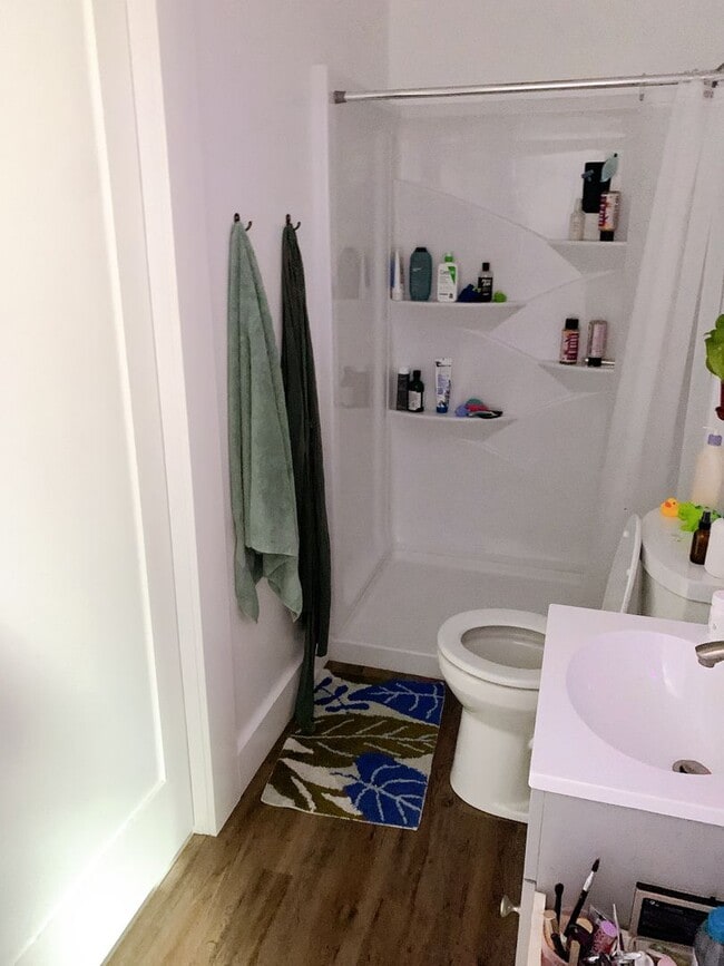 Building Photo - PRELEASE FOR JULY: 5 bdrm/2 bath near WWU and Downtown!