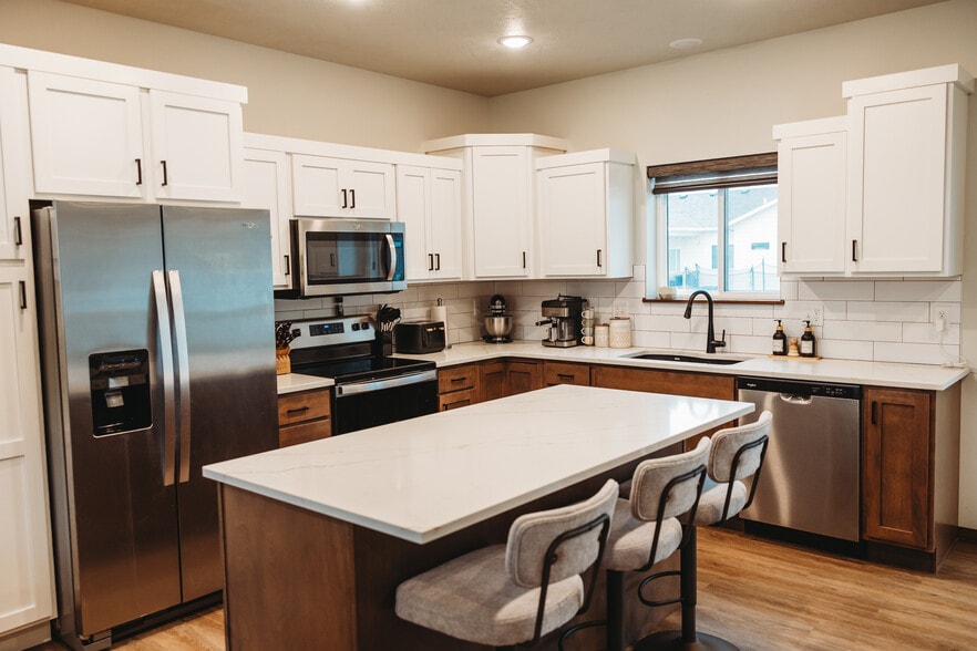 Building Photo - 5513 S Dubuque Ave