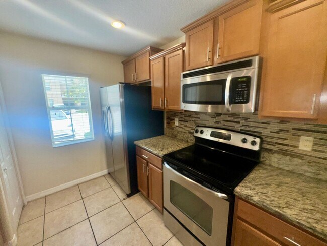 Building Photo - 3 Bedroom 2.5 Bath Treviso Townhome minute...